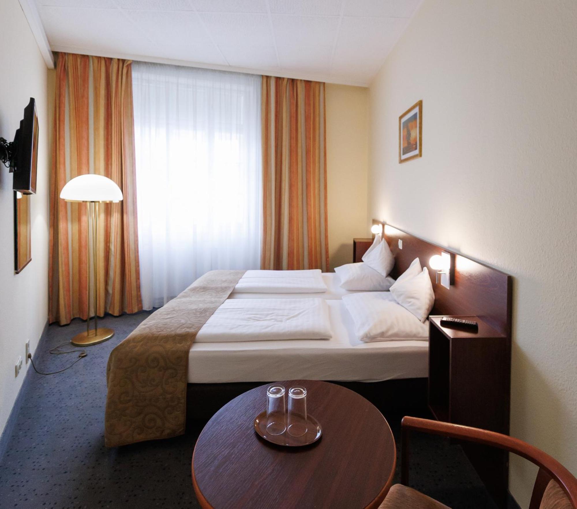 Continental Hotel-Pension Viena Exterior foto